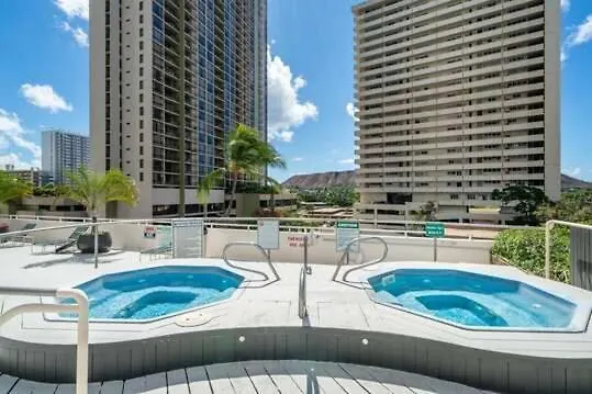 Experience Luxury At Waikiki Banyan-Free Parking Apartment Honolulu United States