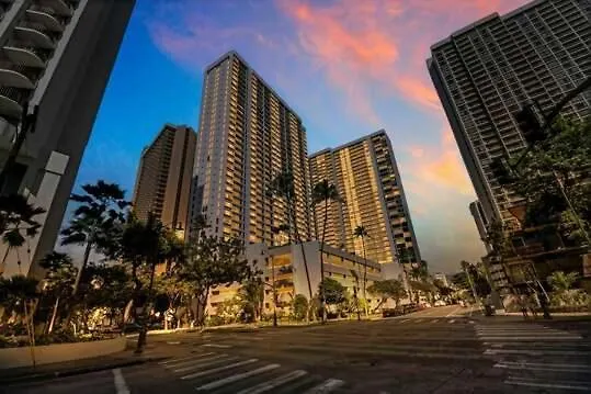 Experience Luxury At Waikiki Banyan-Free Parking Apartment Honolulu