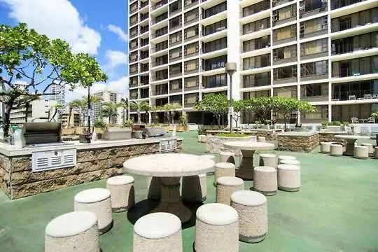 Experience Luxury At Waikiki Banyan-Free Parking Apartment Honolulu