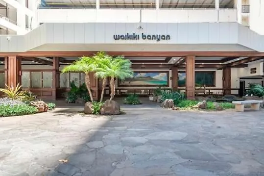 Experience Luxury At Waikiki Banyan-Free Parking Apartment Honolulu