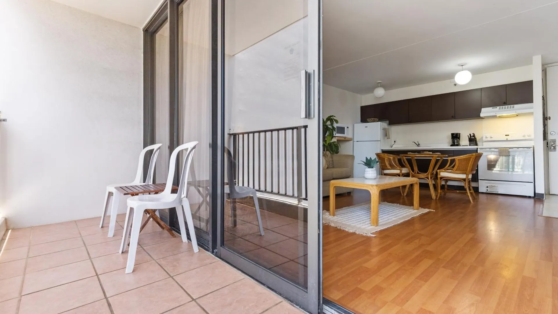 Experience Luxury At Waikiki Banyan-Free Parking Apartment Honolulu United States