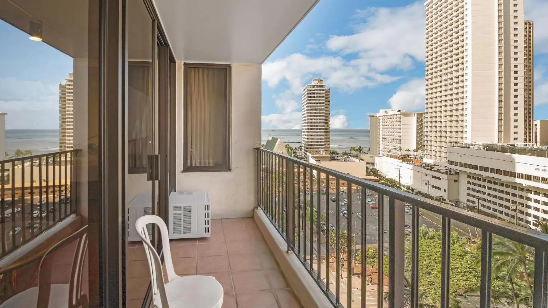 Experience Luxury At Waikiki Banyan-Free Parking Apartment Honolulu United States