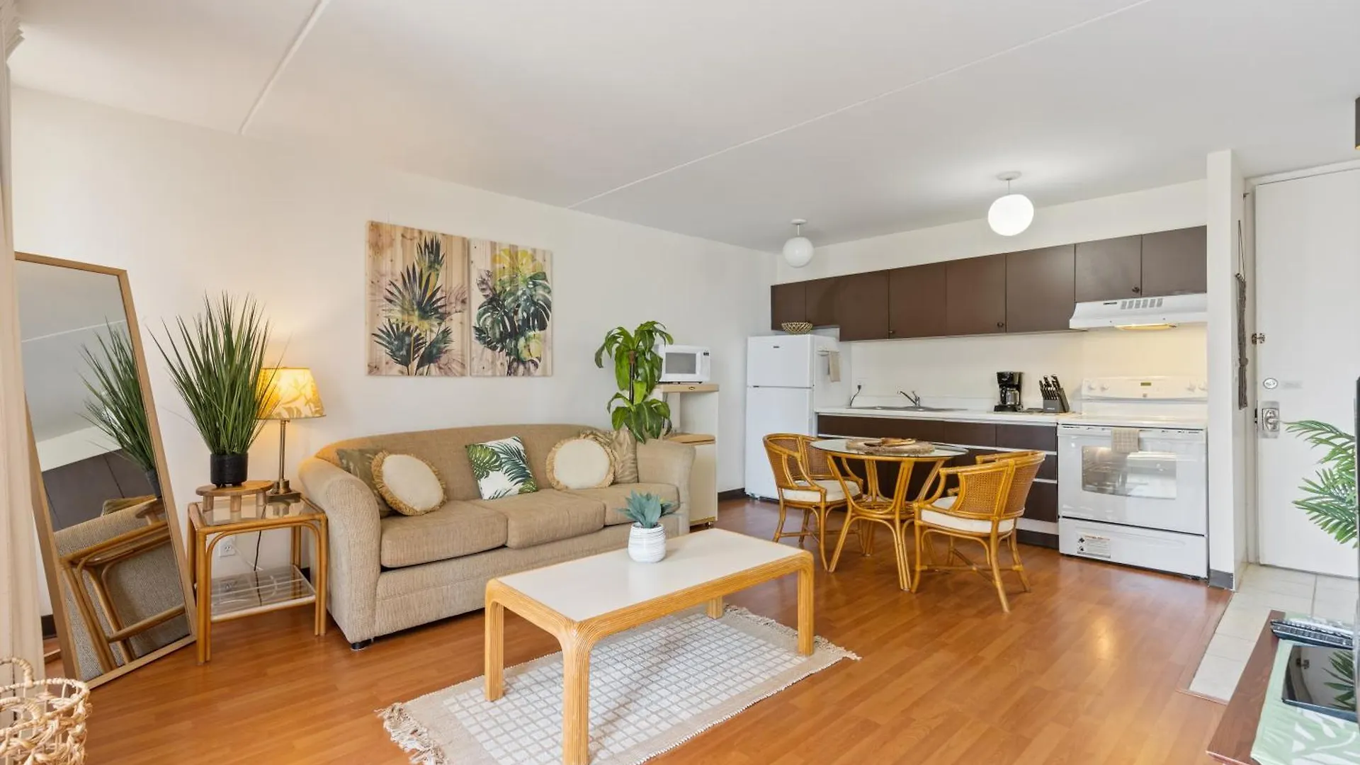 Experience Luxury At Waikiki Banyan-Free Parking Apartment Honolulu United States