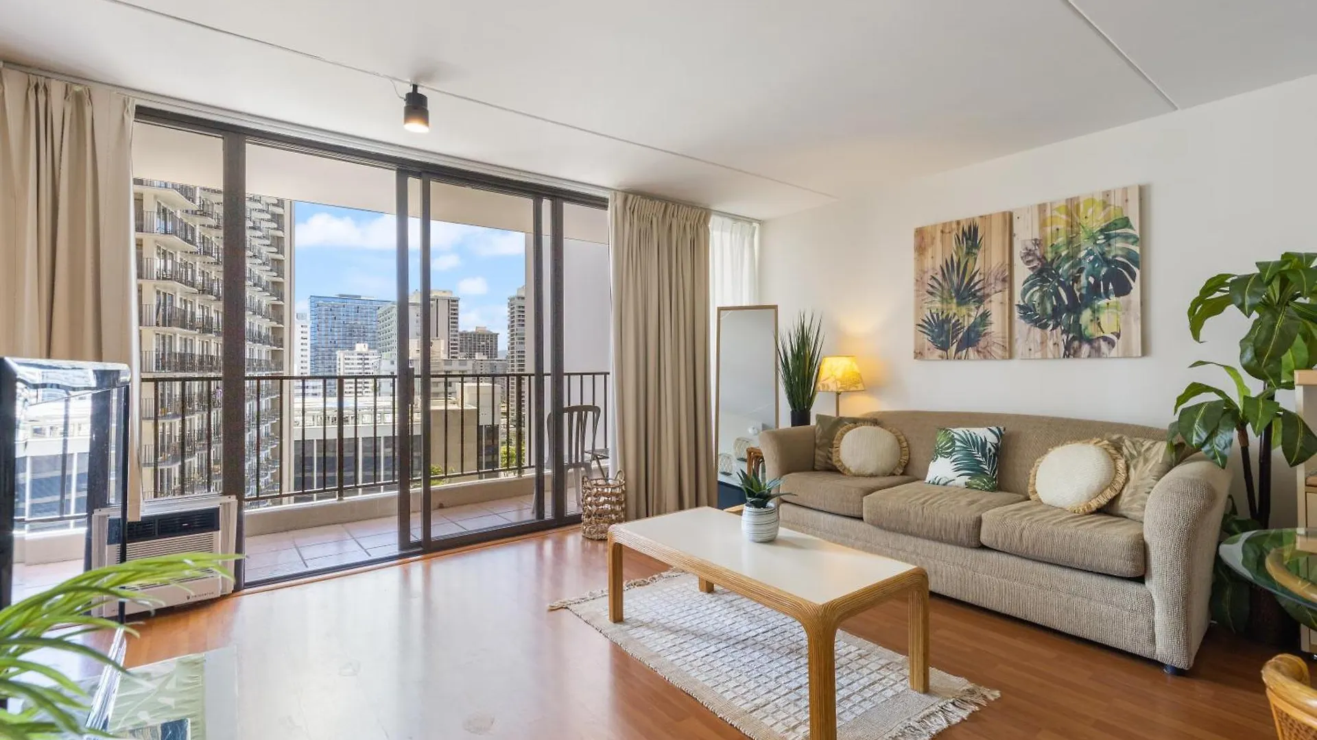 Experience Luxury At Waikiki Banyan-Free Parking Apartment Honolulu