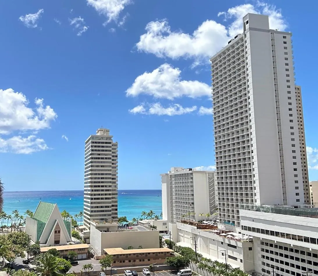 Experience Luxury At Waikiki Banyan-Free Parking Apartment Honolulu