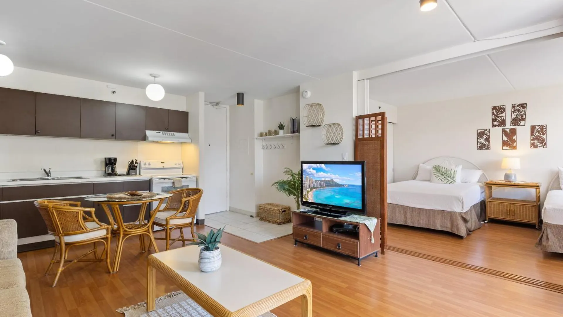 Experience Luxury At Waikiki Banyan-Free Parking Apartment Honolulu 0*,  United States