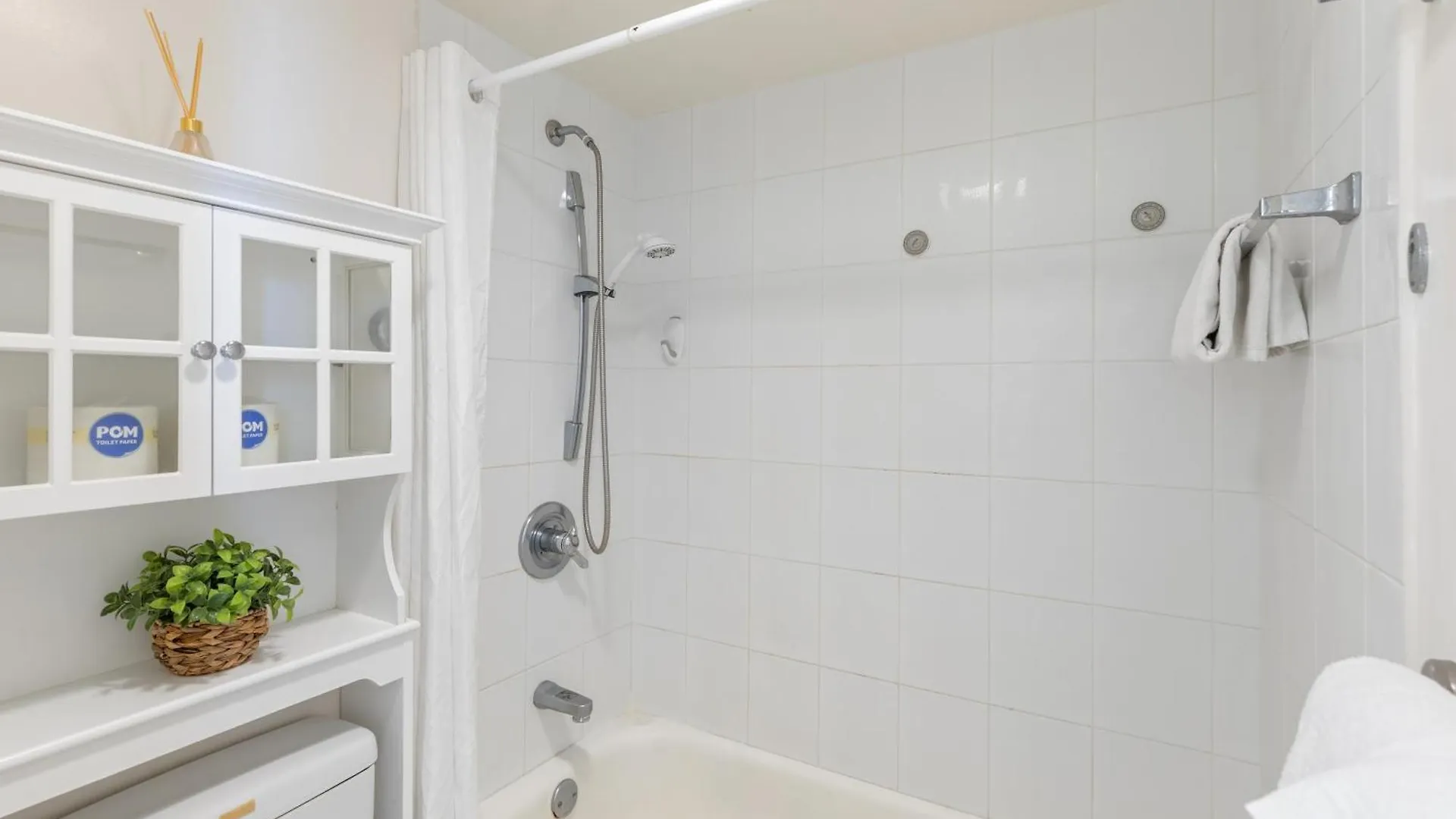 Experience Luxury At Waikiki Banyan-Free Parking Apartment Honolulu United States