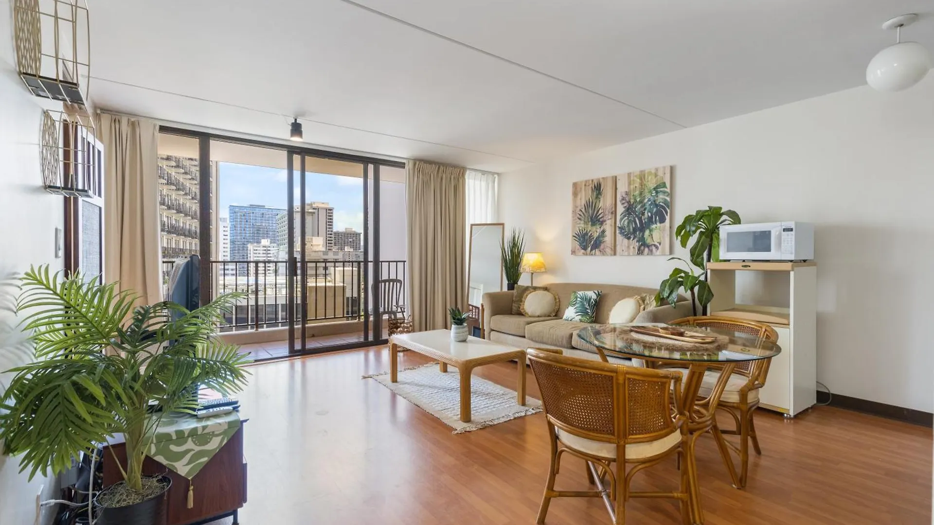 Experience Luxury At Waikiki Banyan-Free Parking Apartment Honolulu
