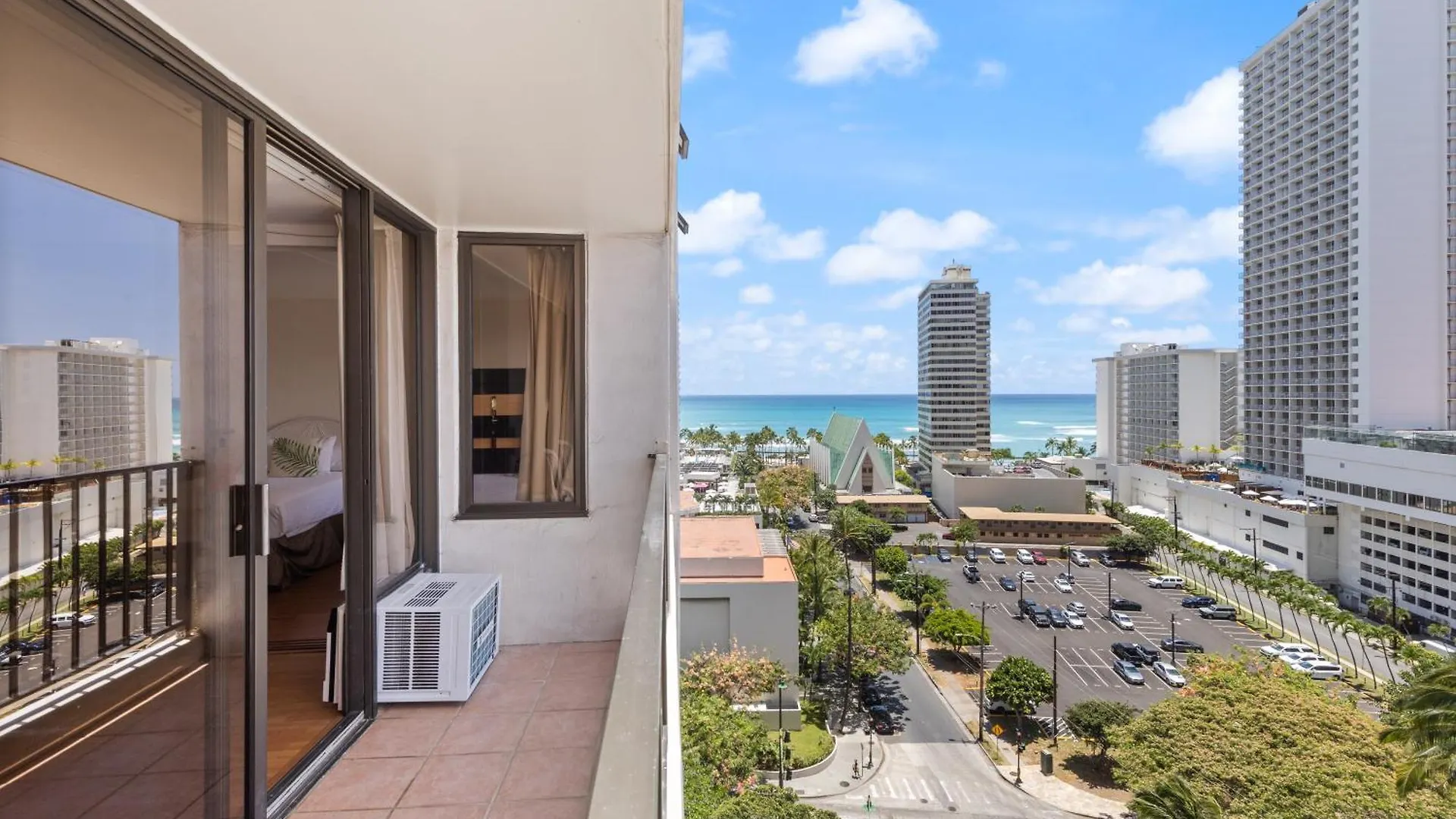 Experience Luxury At Waikiki Banyan-Free Parking Apartment Honolulu